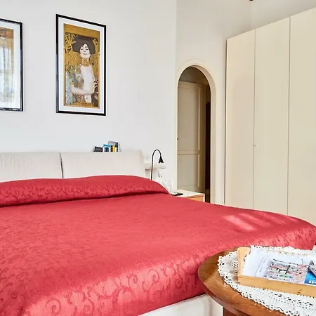 Klimt P.zza Amedeo 4* Nápoles