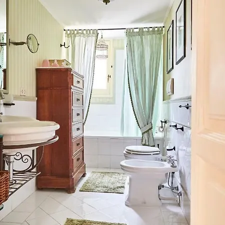 Klimt P.zza Amedeo 4* Неаполь